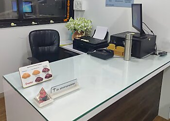 Dr. Vinit Kahalekar, MBBS, MD, DM - NIRAAMAY LIVER & GASTRO CLINIC AND ENDOSCOPY CENTER