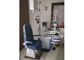 Dr. Vivek Motewar - MOTEWAR NETRALAYA