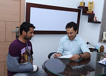 Dr. Yashwardhan Jaiswal, MBBS, MS - LIFECARE HOSPITAL