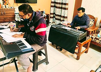 G synth Musica, Instruments Learning Academy