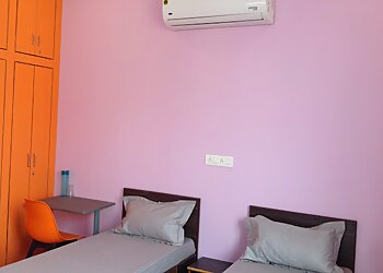 Homstel Luxurious Girls PG