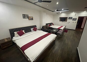 Hotel Aasthaa Palace