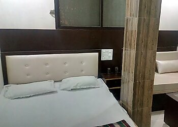 Hotel Neelam Lodge