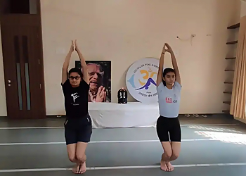 Iyengar Yog Sadhana