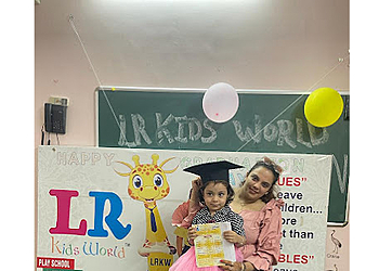 L R KIDS World