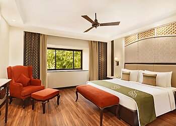 La Place Sarovar Portico