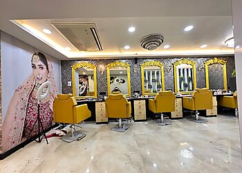 Lakme Salon Dakbanglow