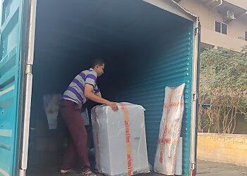 Lead Packers and Movers