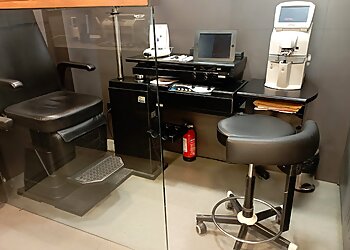 Lenskart Race Course Road