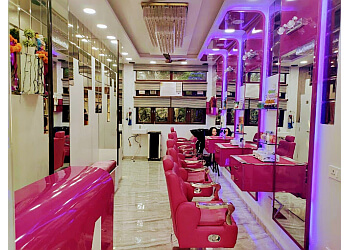 3 Best Beauty Parlours in New Delhi - Expert Recommendations