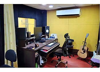 Madhur Guitar Classes and Recording Studio