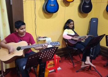Madhur Guitar Classes and Recording Studio
