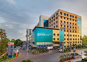 Maj. Gen. Dr. Darshan Singh Bhakuni, MBBS, MD, PDCC - MAX SUPER SPECIALITY HOSPITAL, VAISHALI