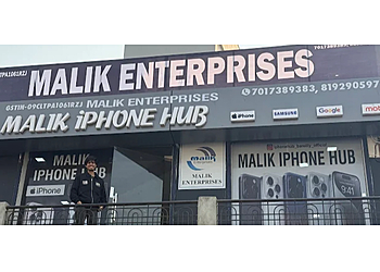 Malik iPhone Hub