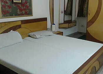 Milkbar Minar Hotel and Restaurant