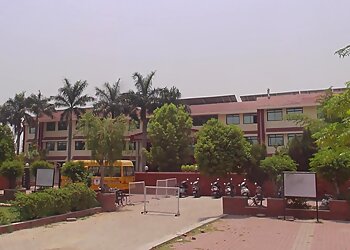 चंडीगढ़ सीबीएसई स्कूल Mount Carmel School छवि 1