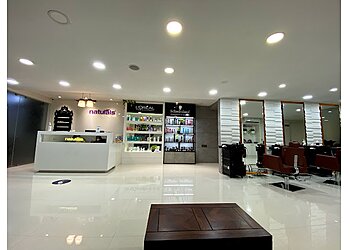 Naturals Unisex Salon