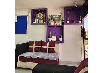 Naturals Unisex Salon