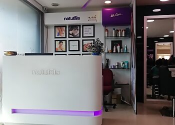 Naturals Unisex Salon & Spa Salem