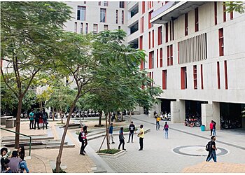 Navrachana University