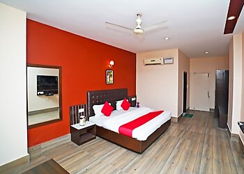 OYO 35777 Hotel Park Square