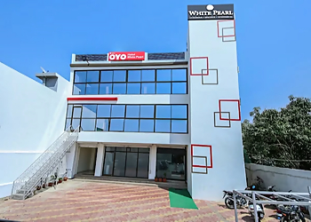 OYO 3603 White Pearl Hotel
