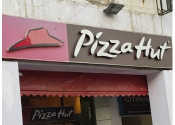 3 Best Pizza Outlets in New Delhi - Expert Recommendations