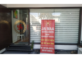 Prof. Gurdeep Arora - JAI MAA ASTROLOGER