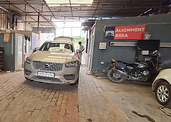 SRS Automobile Overhauling Garage And Luxury Car Service Center Patna