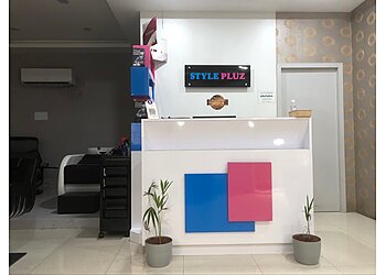 STYLE PLUZ Family Salon