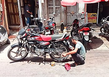 Saawriya Auto Garage And Service station & Auto parts