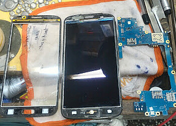 Sarah Mobile & Watches