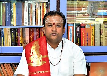 Shri Neelkanth Shastri - SHRI RENUKACHARYA JYOTISH MARGADARSHAN