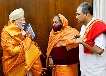 Shri Neelkanth Shastri - SHRI RENUKACHARYA JYOTISH MARGADARSHAN