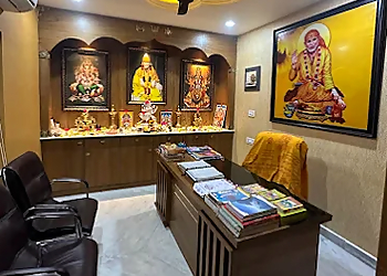 Pandit Sri Yashwant Rao Garu - SRI SAI BABA JYOTHISHALAYAM