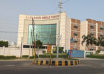 मेरठ सीबीएसई स्कूल St. Francis World School छवि 1