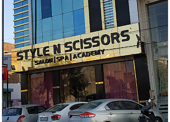 Style 'n' Scissors