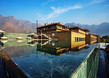 श्रीनगर 5 स्टार  होटल Taj Dal View, Srinagar छवि 1