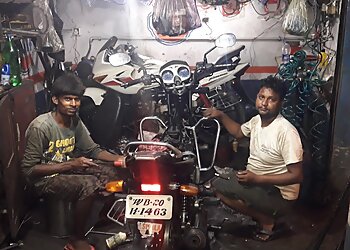 कोलकाता मोटरसाइकिल मरमत की दूकान Tamanya Auto Centre छवि 1