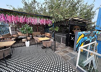 Tea'se Me-Rooftop Cafe & Bar