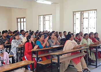 V M Mehta Muni Arts & Commerce College