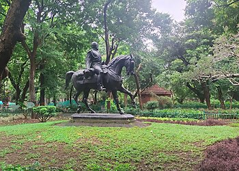 Mumbai Tourist Attractions Veermata Jijabai Bhosale Botanical Udyan and Zoo image 1