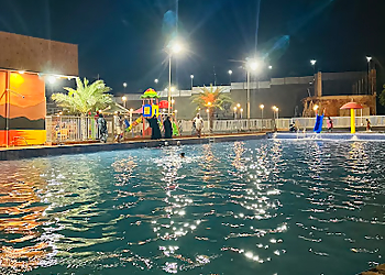 Vibe Land Family Pool and Parks