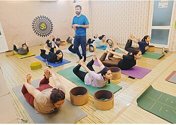 लुधिअना योग की कक्षाएं Yoga Lifestyle Clinic छवि 1